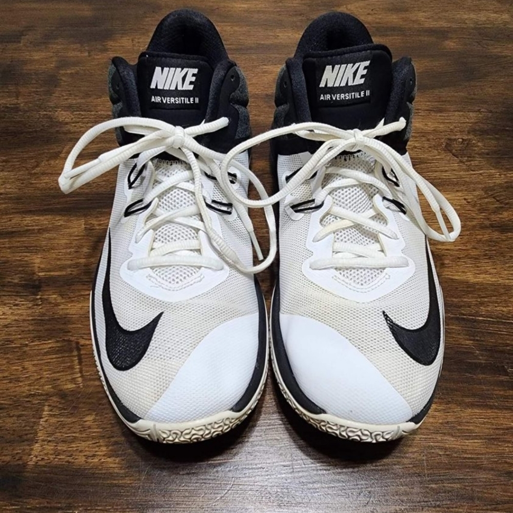 Nike Air Versatile II Mens Size 10